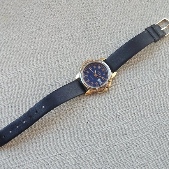Vintage Guess Ladies Wristwatch Date/Day Calendar Gold Tone Case Analog Watch - Picture 8 of 11